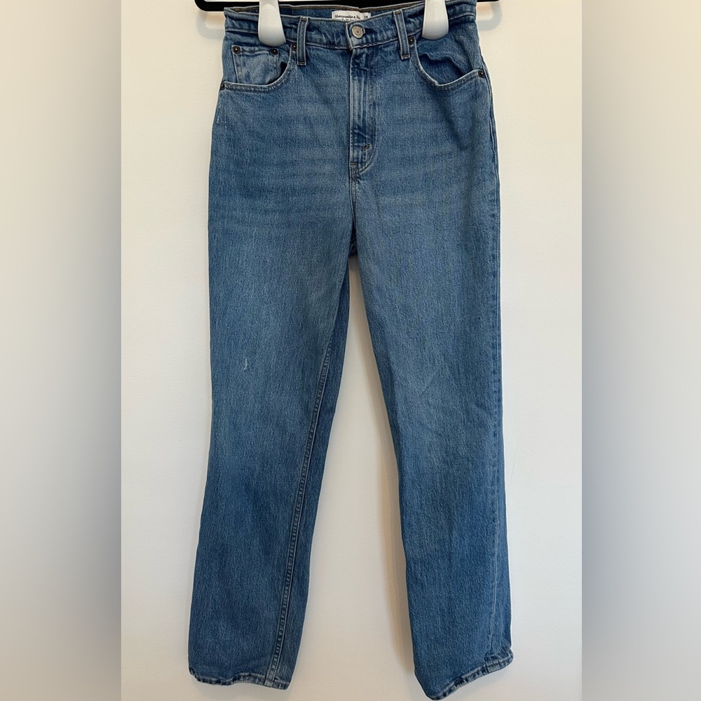 Abercrombie 90’s High Rise Straight Jean